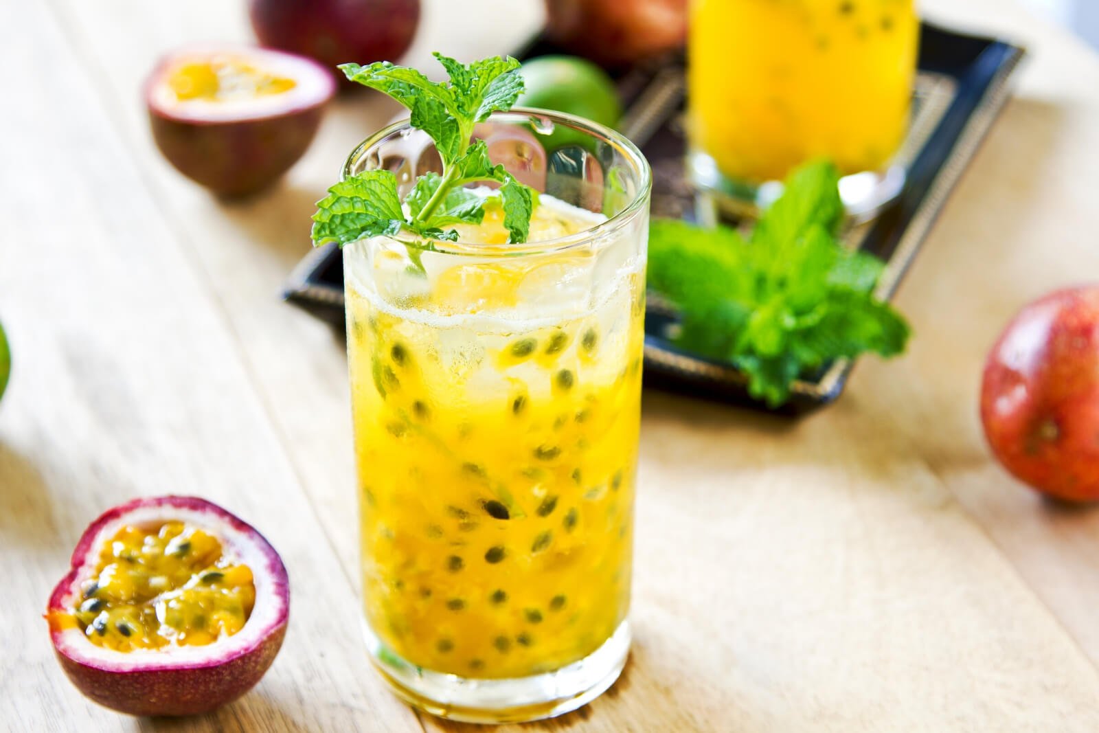 agua de maracuyá fruta de la pasión